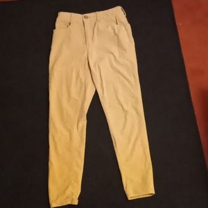 Pink (corduroy like) stretchy jeans.